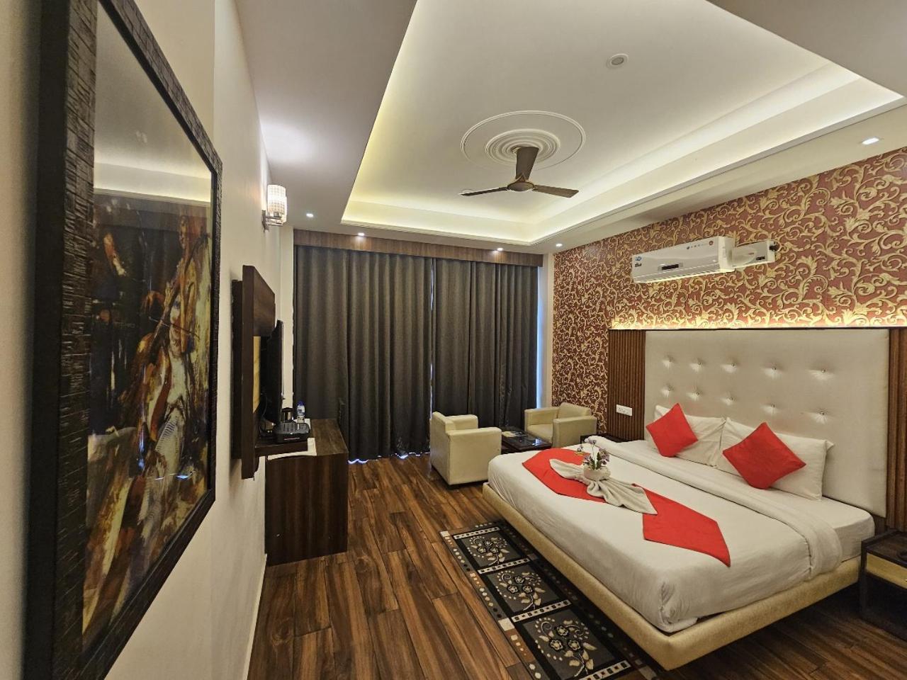 Hotel Kasauli View !! Balcony Rooms ! Terrace ! Restaurant ! Main Highway ! Garden !! Εξωτερικό φωτογραφία