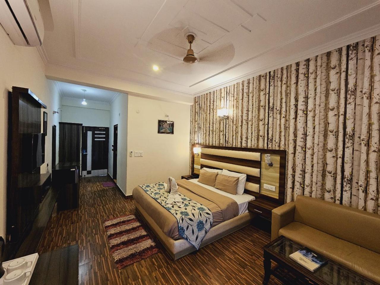 Hotel Kasauli View !! Balcony Rooms ! Terrace ! Restaurant ! Main Highway ! Garden !! Εξωτερικό φωτογραφία